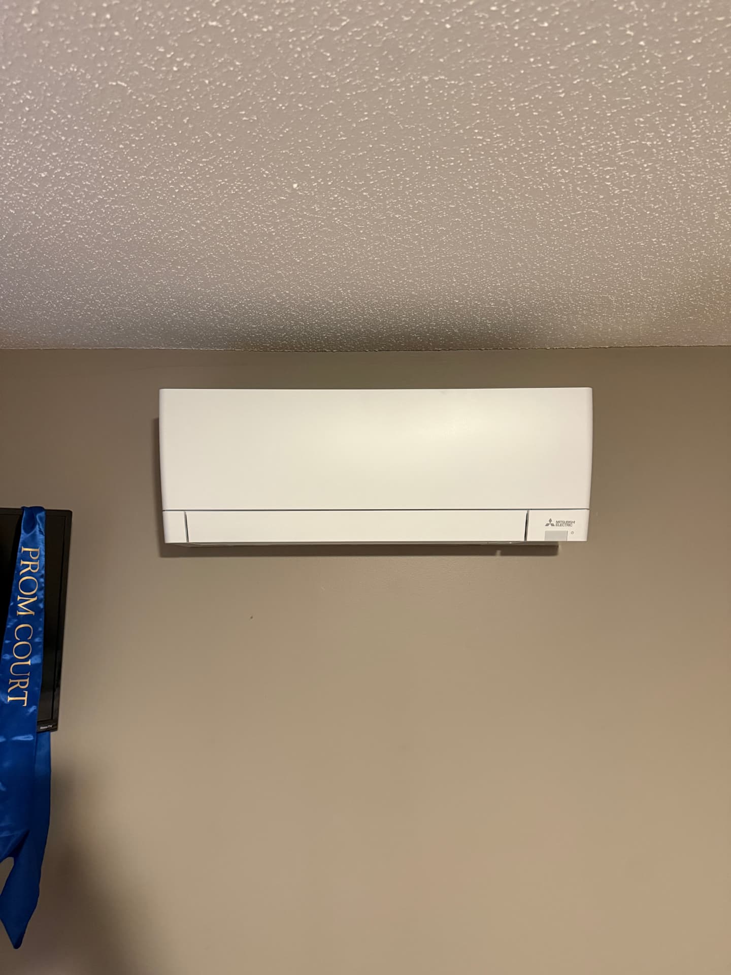 Clean white Mitsubishi indoor mini split head mounted on a wall